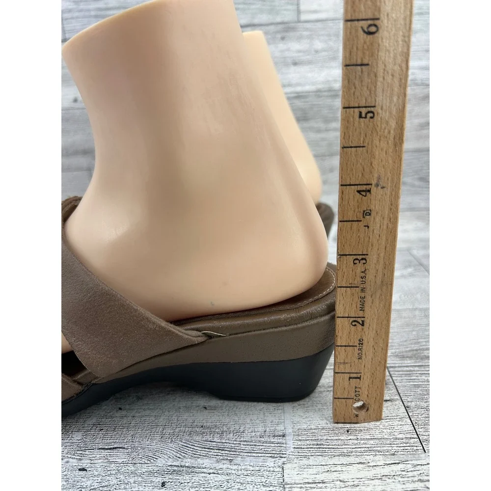 Clarks Bendables Women Size‎ 7M Brown Leather Pleated Wedge Slide Sandals 81069